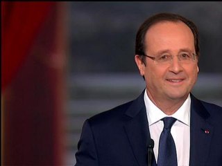 François Hollande, président "social-démocrate", plaisante lors de sa conférence de presse  - 14/01