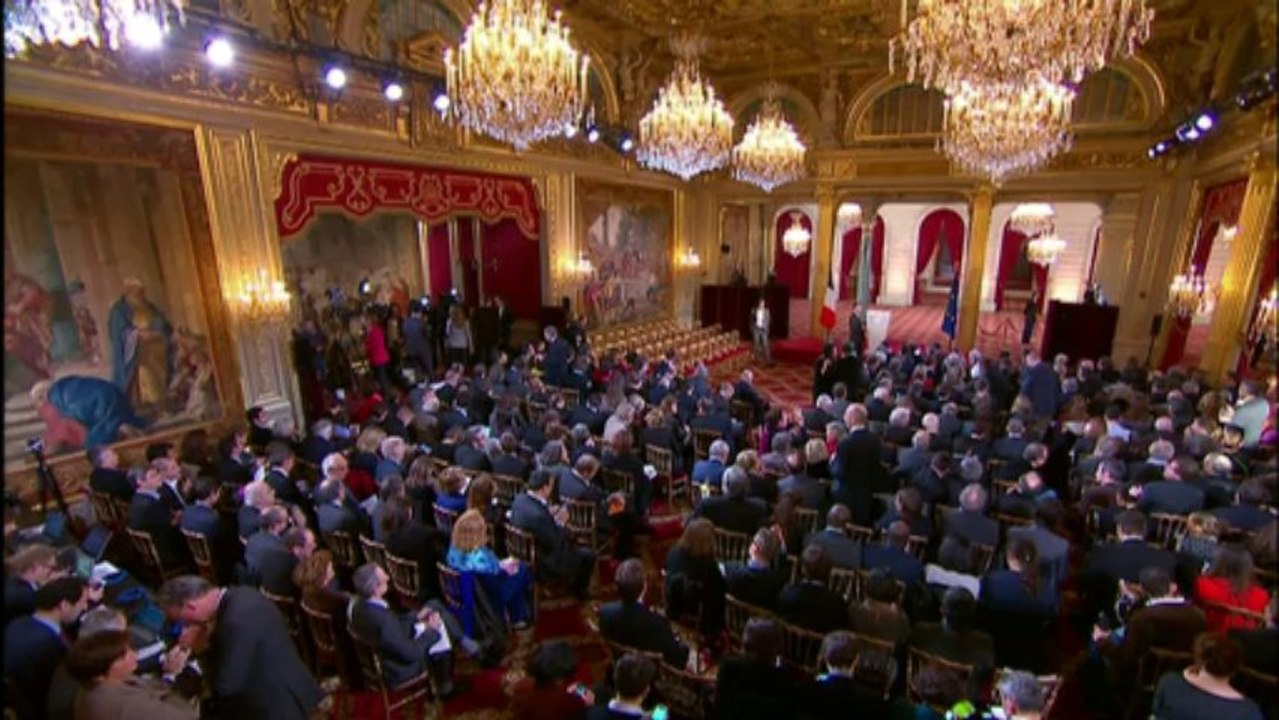 Hollande vive “momentos dolorosos” con su pareja