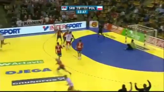 L'incroyable arrêt de gardien de foot de Darko Stanic / Serbie-Pologne / Euro 2014