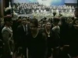Momento que lanzan harina a Roxana Baldetti vicepresidenta de Guatemala