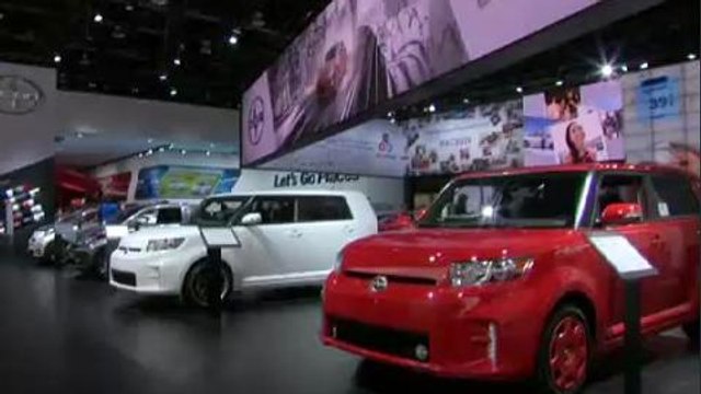 Car makers unveil new models at US auto show