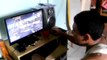 jugando un video juego como gamer en la computadora gameplay
