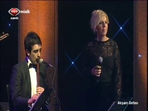 Ayşe İnak Ekiz-Evlerinin Önü Bir Büyük Orman