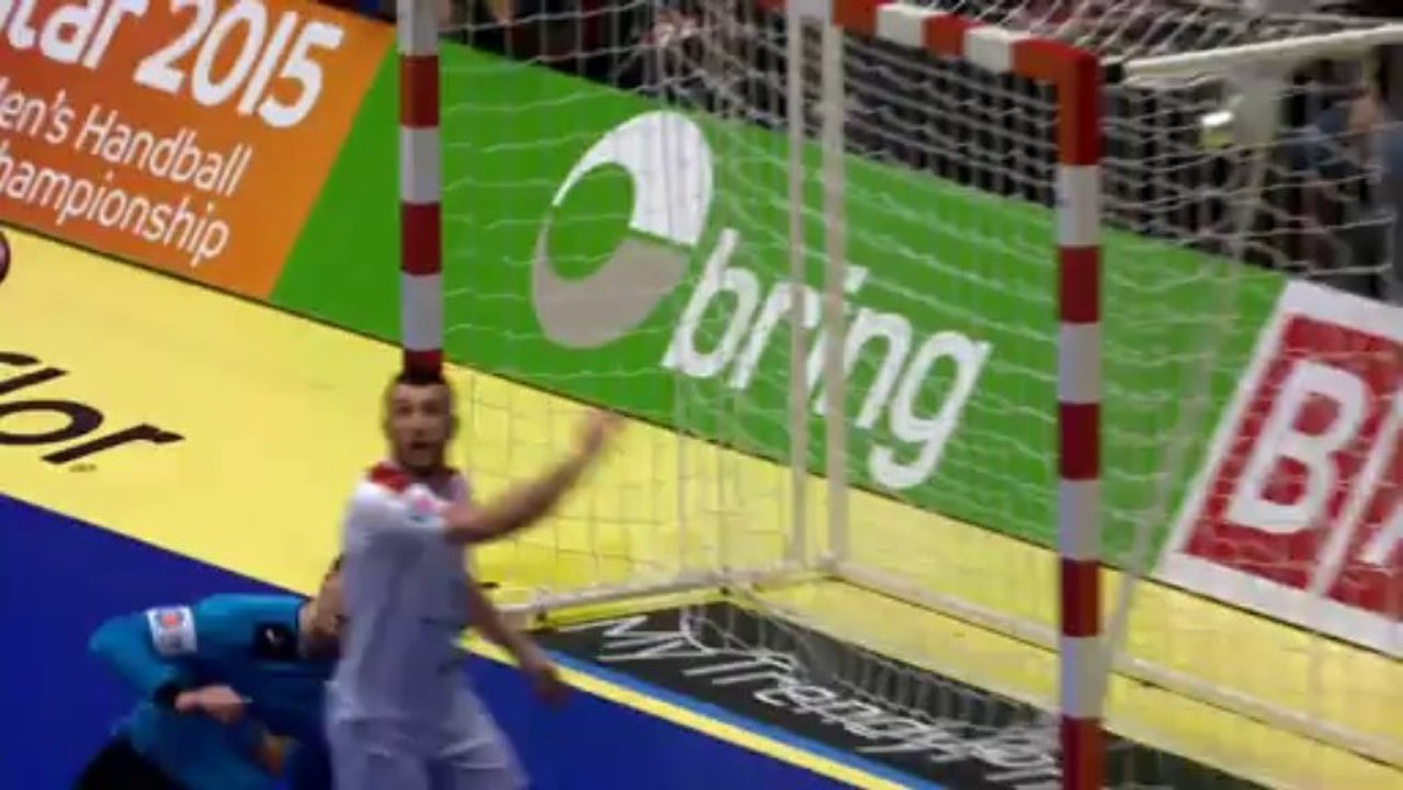 Wspaniała obrona Jacobsena w meczu z Macedonią