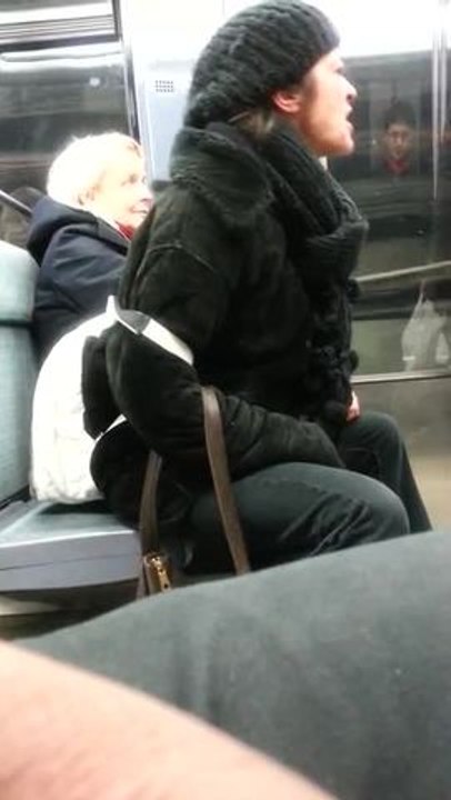 Une femme insulte Sarkozy dans le métro
