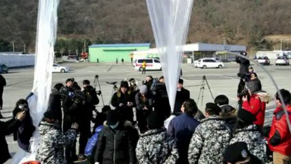 Ativistas lançam balões para a Coreia do Norte