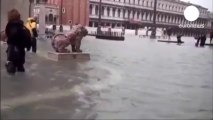 Canals and streets look the same in Venice.flv