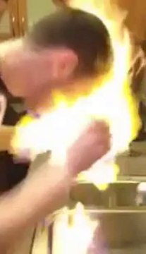 Mettre le feu à son visage avec un shooter enflammé