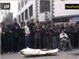 فلسطينيو اليرموك يشيعون أحدث ضحايا الجوع