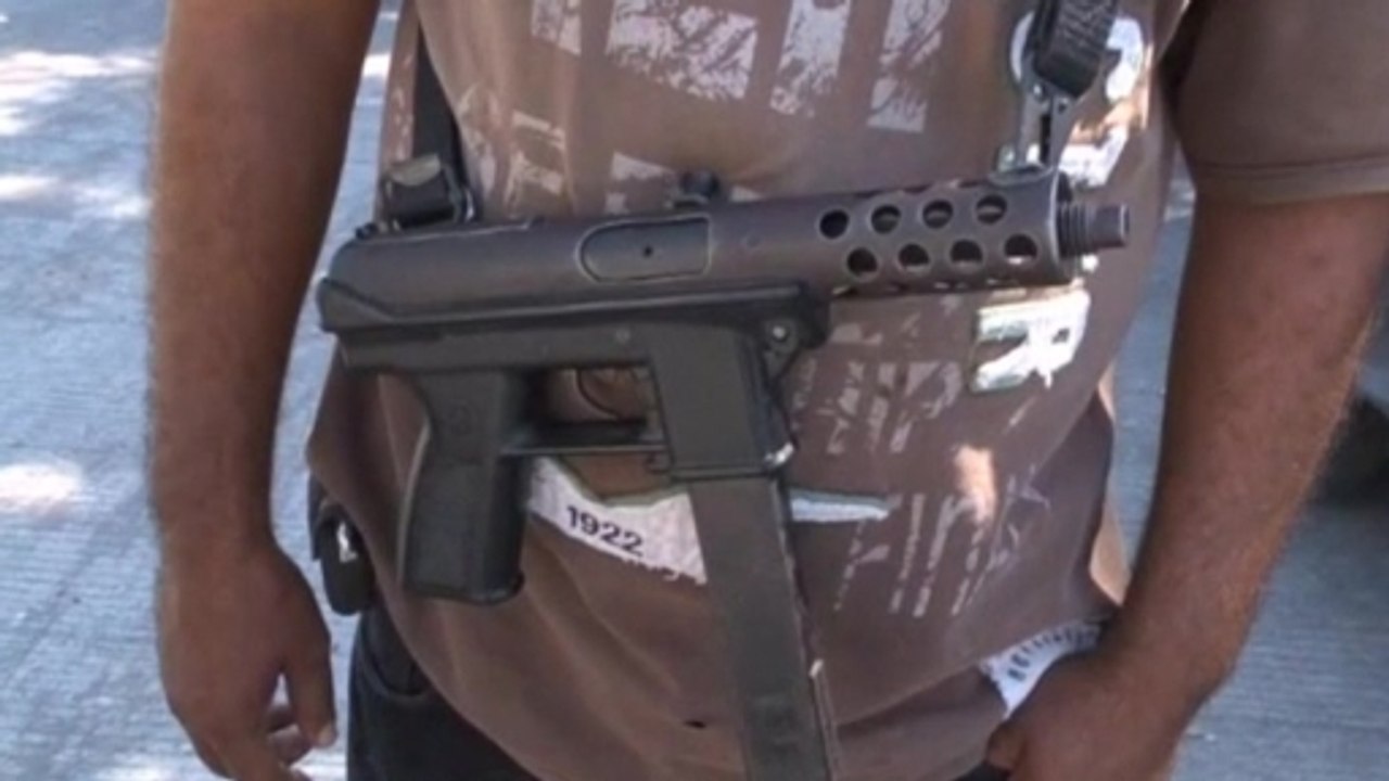 Mexican vigilantes refuse to stand down against drug cartel