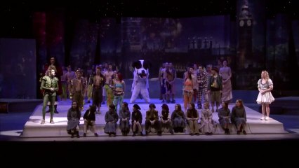 Peter Pan Actor Stops Play To Propose To Wendy In Real Life