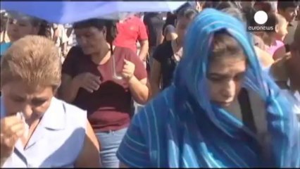 Mexican vigilantes refuse government orders to disarm