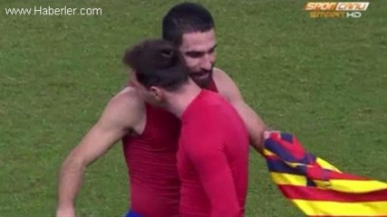 Arda ile Messi Formalarını Değiştirdi