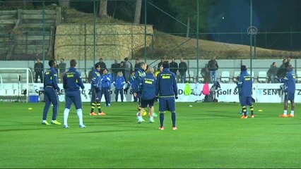 Fenerbahçe'de Belözoğlu Takımdan Ayrı Çalıştı