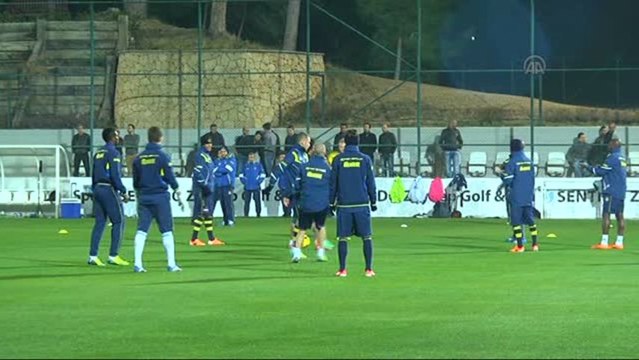 Fenerbahçe'de Belözoğlu Takımdan Ayrı Çalıştı