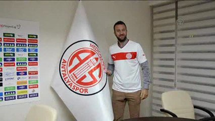 Giray Kaçar Medical Park Antalyaspor'a Transfer Oldu