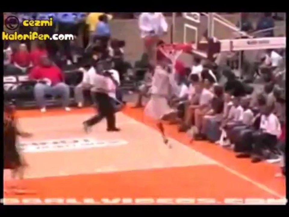 720 Derece Dönerek Smaç Basmak