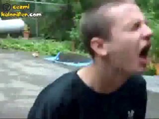 Dünyanın En Acı Biberini Yiyen Çocuk :)