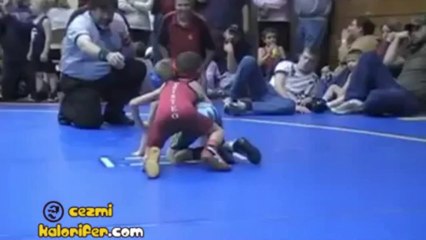 Bu Çocuk Tam Bir Canavar