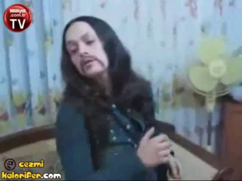 Barış Manço Taklidi Yapan Anne :)