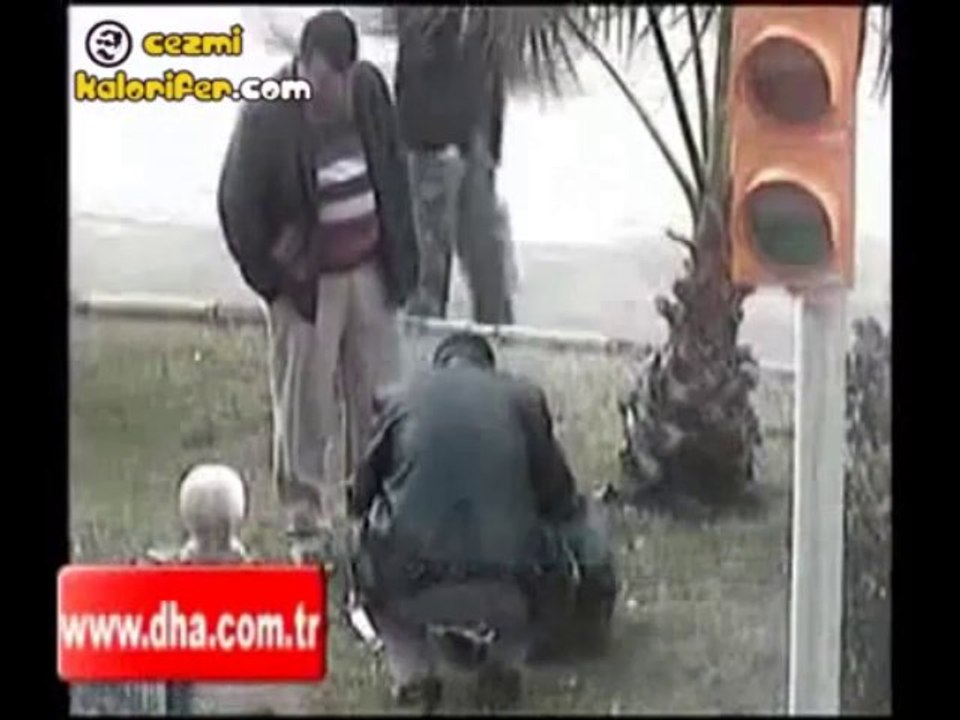 Çılgın Doğum Günü Partisine Polis Baskını