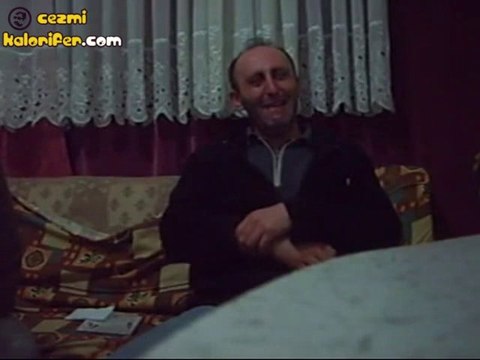 Babam ve Oğlum İzlerken Kendinden Geçen Baba