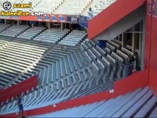 İğne Deliğinden Frizbi Geçiriyor