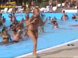 Magicmusrooms Yiyen Turistin Havuz Şovu