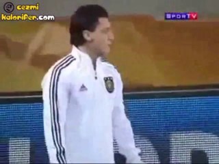 Sakız Cambazı Mesut Özil