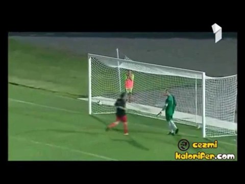 Topukla 30 Metreden Kendi Kalesine Gol Atmak