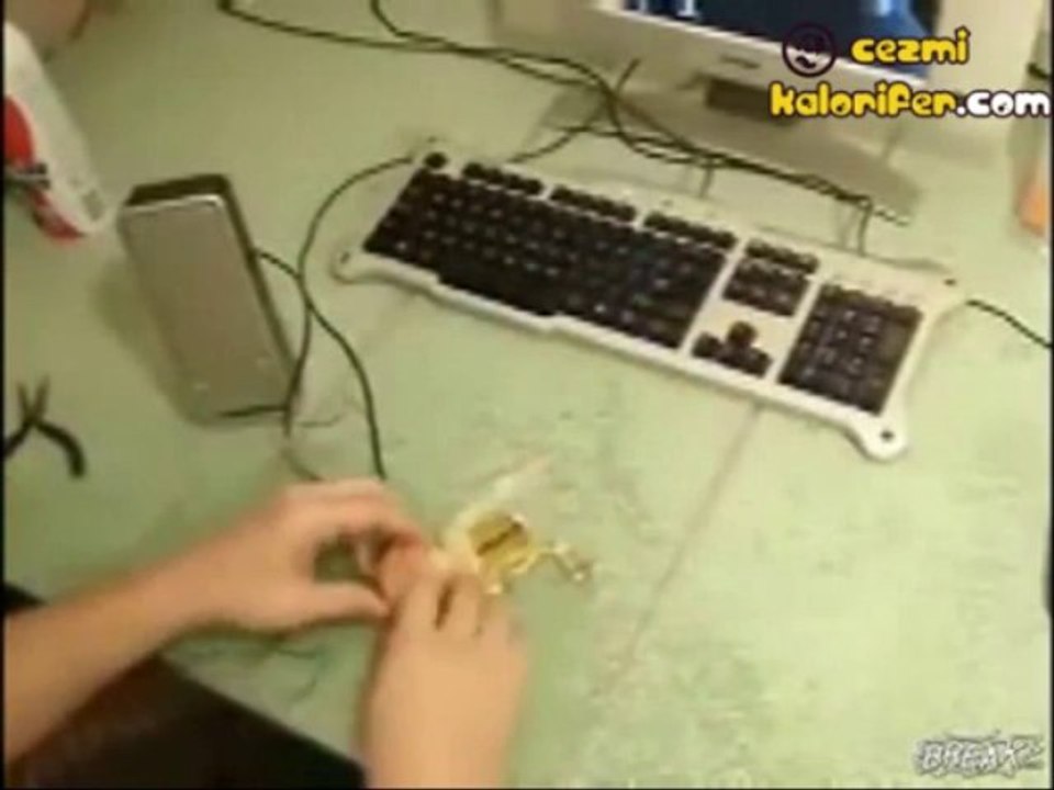 Prezervatiften Janjanlı Hoparlör Yapmak