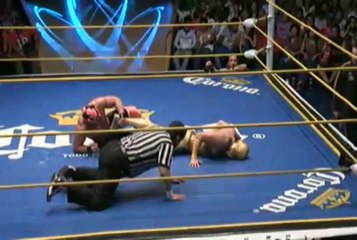 Ángel de Oro vs Puma in a lightning match