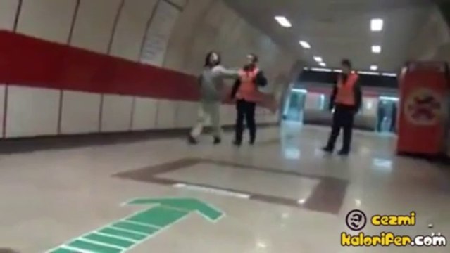 Uçan Adam Sabri Metroda