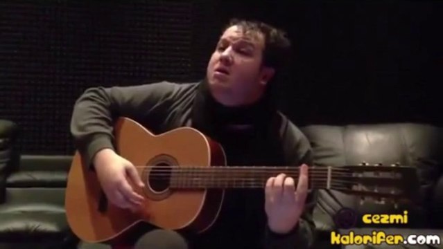 Şahan Gökbakar’dan Halil Sezai Taklidi