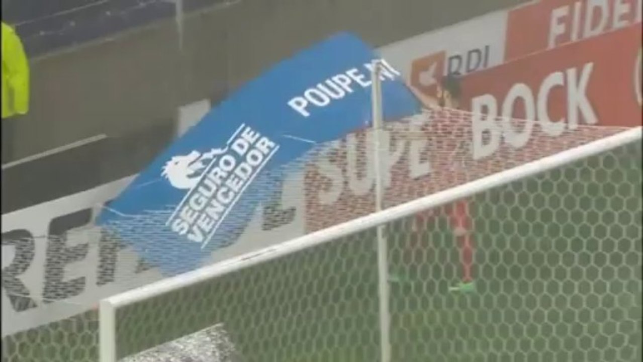 Taca da Liga: Spielunterbrechung - Unwetter stoppt Porto