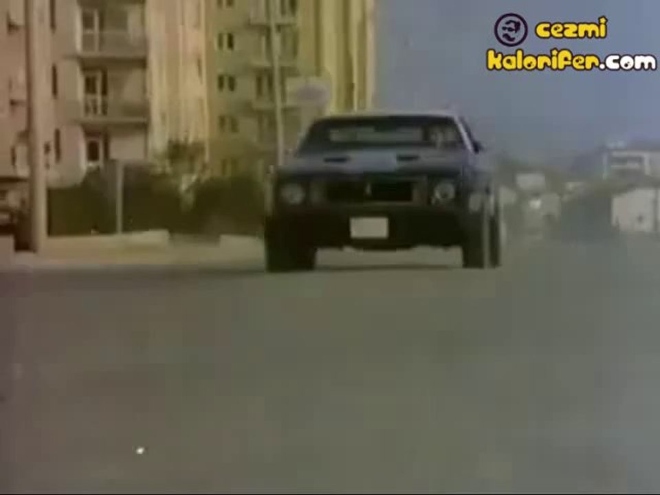 Cüneyt Arkın - Düşünce Gücüyle Tren Üstünden Uçan Araba