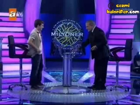 Kenan Işık'ın Elini Havada Bırakmak