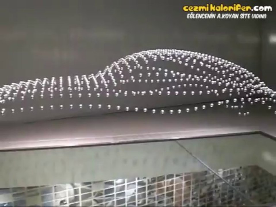 Metal Toplarla Yapılan Hareketli Heykel Çalışması