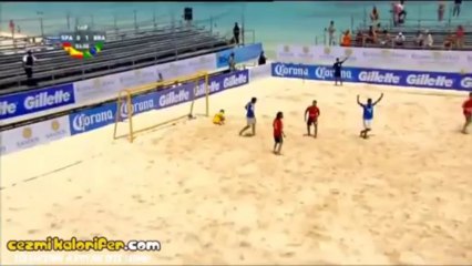 Plaj Futbolunda Kaleciden Harika Gol