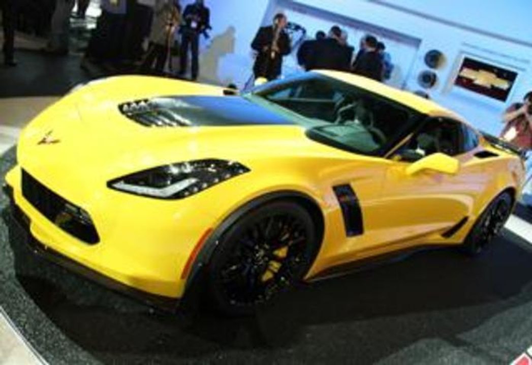 Chevrolet Unveils 2015 Corvette Z06  At Detroit...