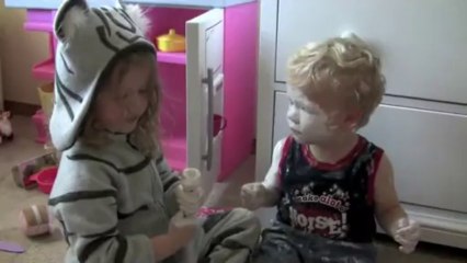 Kardeşini Krem Manyağı Yapan Kız Ve Halinden Memnun Bradley