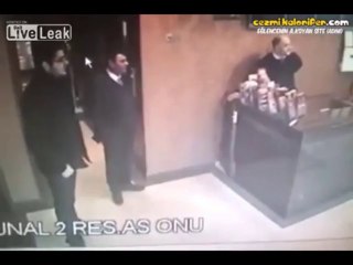 Kediden Korkan Adamın Volesi