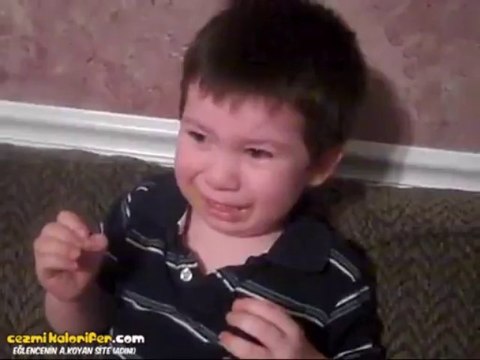 Oyuncak Dinazor Görünce Kendinden Geçen Bebe