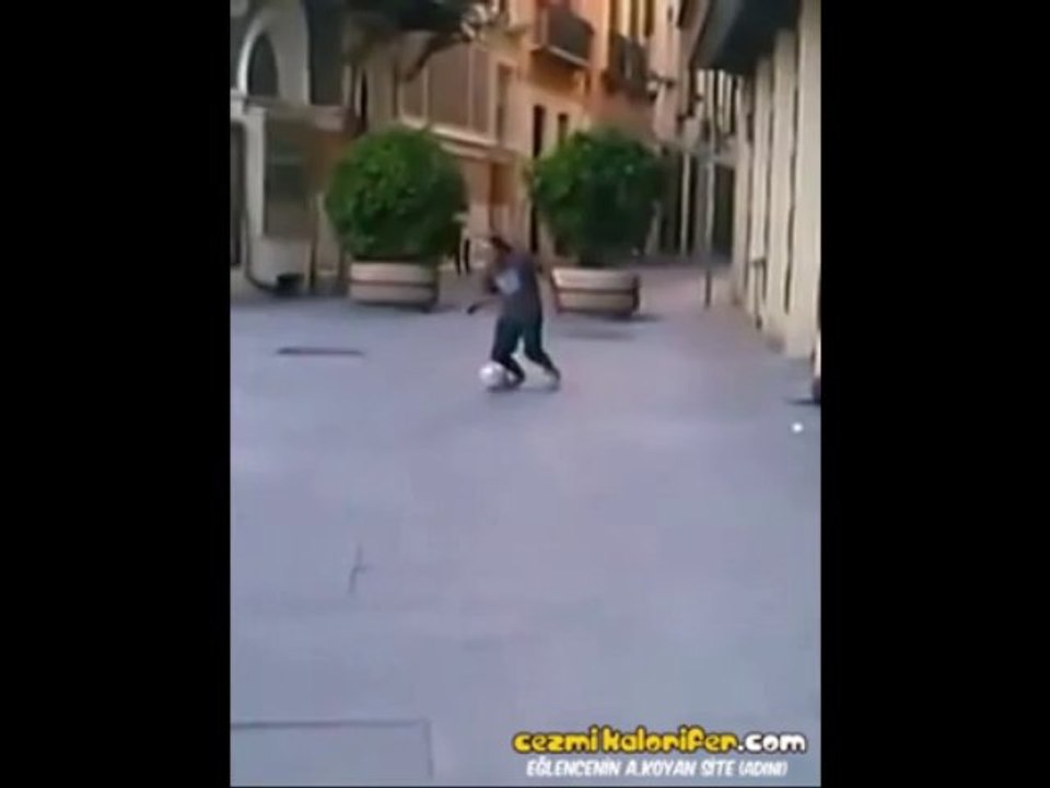 Topla Yapılan İlginç Hareket