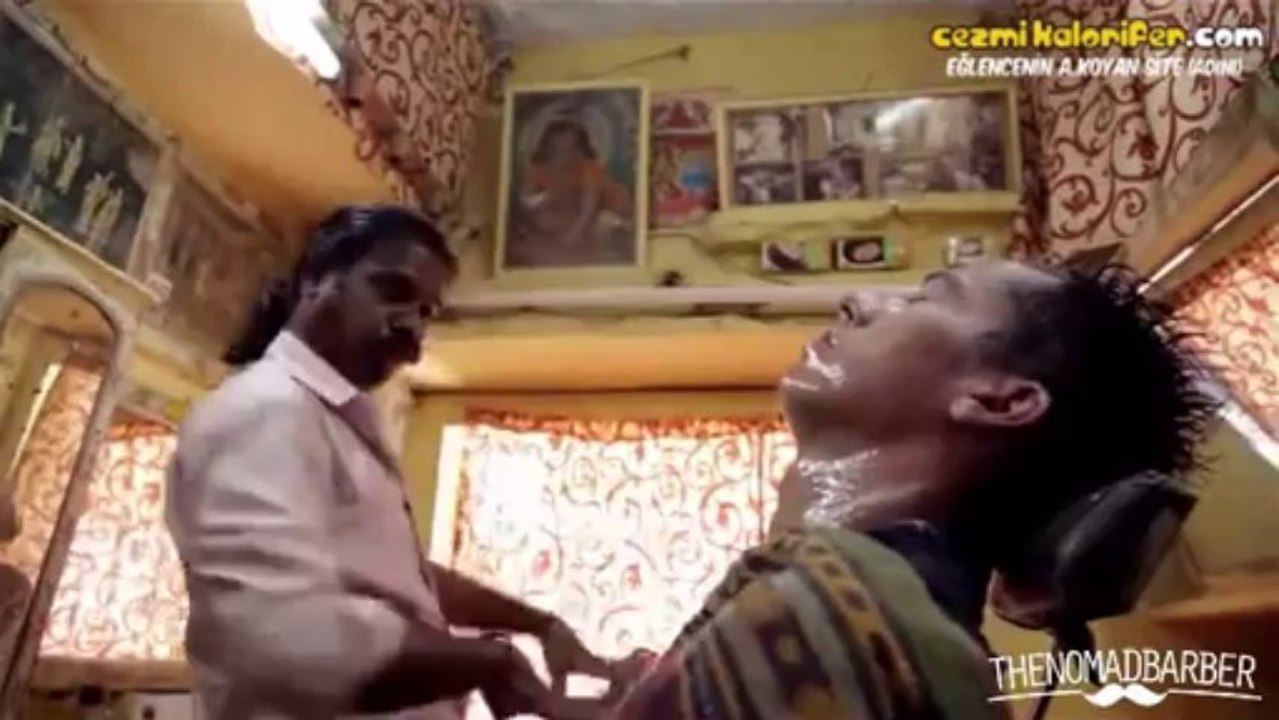 Tıraş Ederken Kendinden Geçen Hintli Berber 2