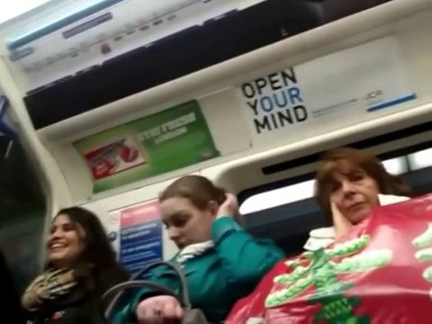 Les filles regardent-elles l'entre-jambe des hommes?! Expérience!