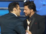 Salman Shahrukh Hug At Star Guild Awards Exclusive Pictures