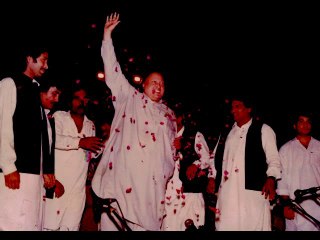 Dekhi Hain Hum Ne Jab Se Nazrein Utarian [Version One]