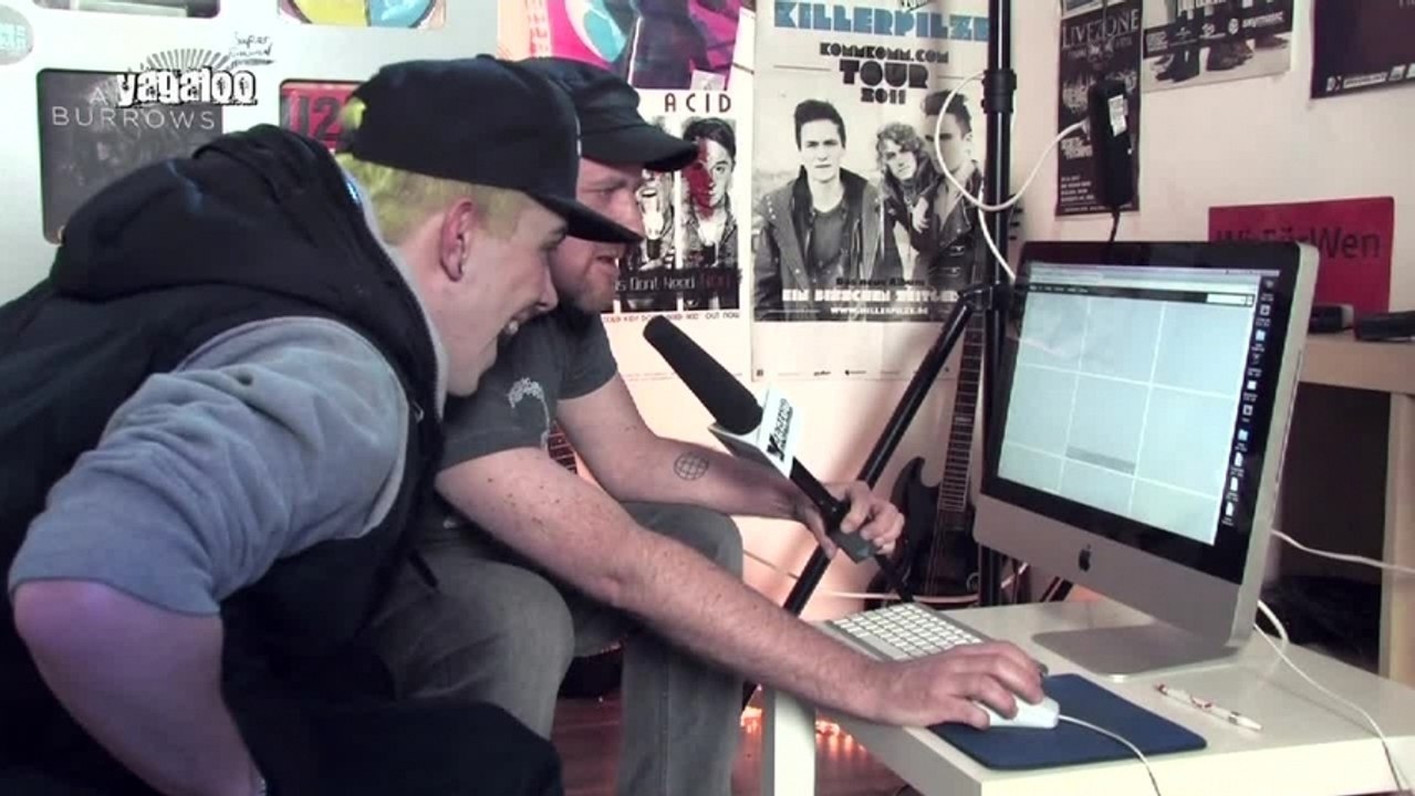 Daniele Negroni schaut Fotos und ist im hangout