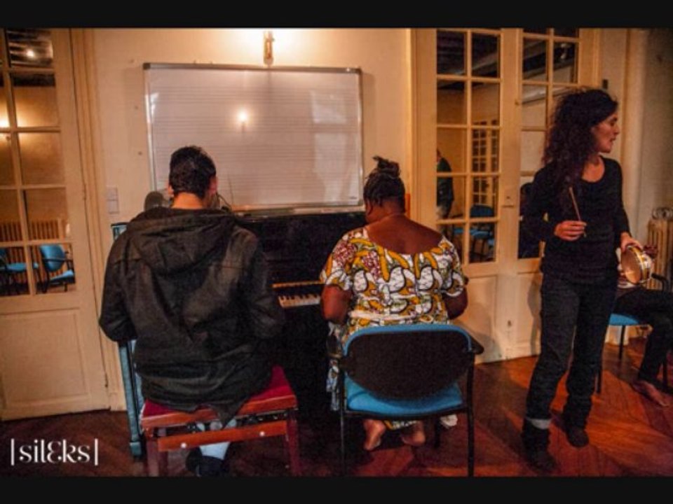 Noël solidaire avec Animakt, atelier musique  ( 2ème partie )